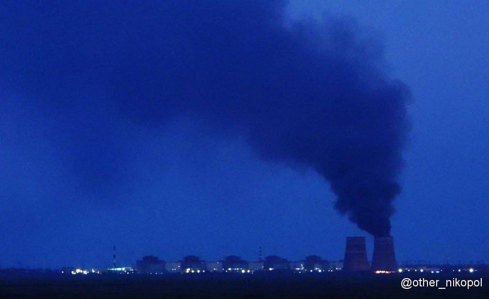 Российские оккупанты устроили пожар на территории АЭС, – Зеленский