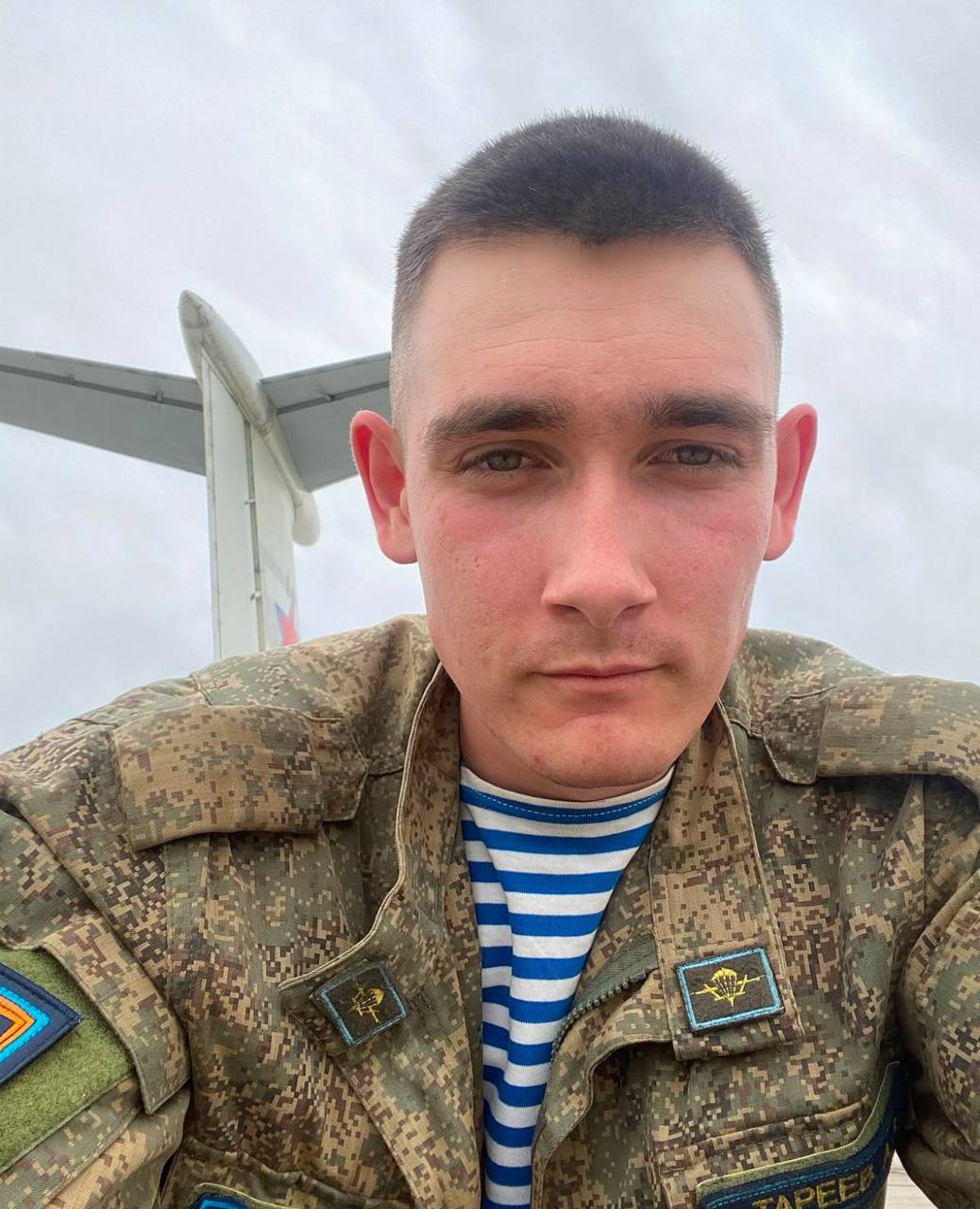 Подозреваемый в убийстве женщины с красным маникюром в Буче продолжает воевать против Украины