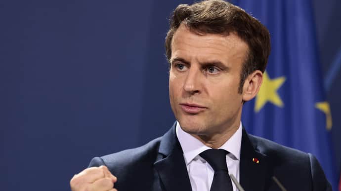 В Украине будут действовать силы сдерживания нескольких стран, Россия это решать не будет, Макрон
