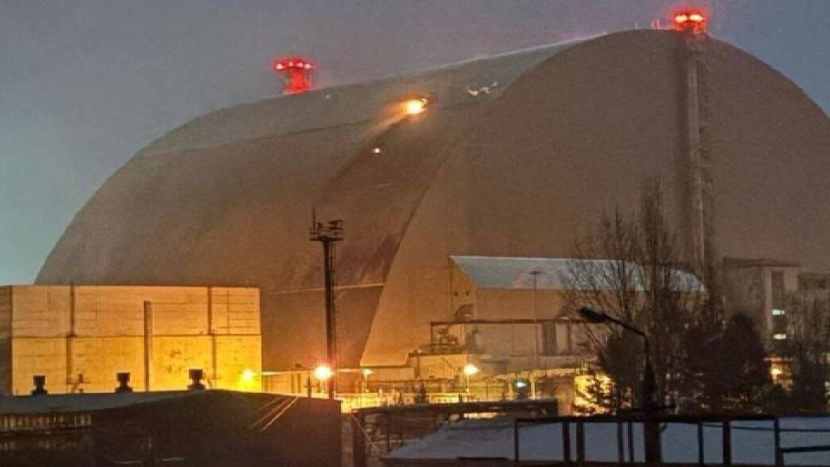 Стреляли по стенам и грабили: Business Insider рассказал о поведении россиян на ЧАЭС