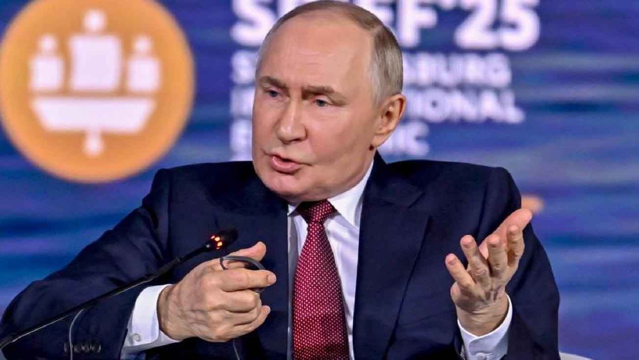 Российская экономика трещит: обваливаются почти все отрасли, – Bloomberg