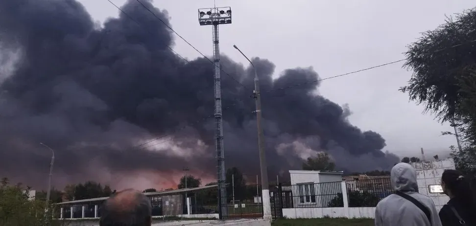 На территории Афипского НПЗ была поражена важная установка: чем это грозит россиянам