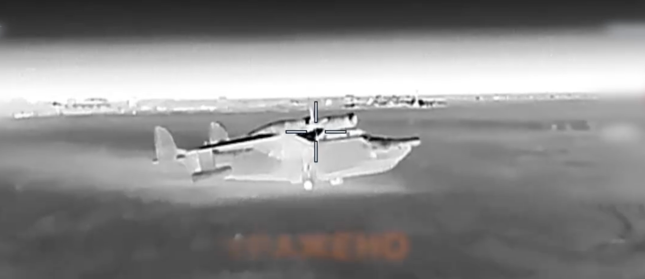 Впервые в истории: "Призраки" ГУР в Крыму сожгли вражеские самолеты-амфибии Бе-12 "Чайка"