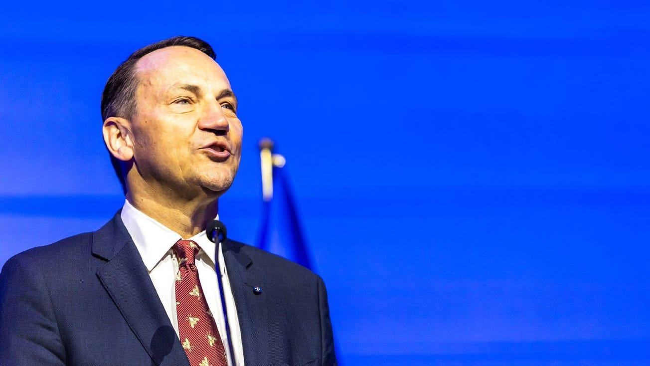 Сикорський категорически ответил на заявление Трампа о российских дронах в Польше