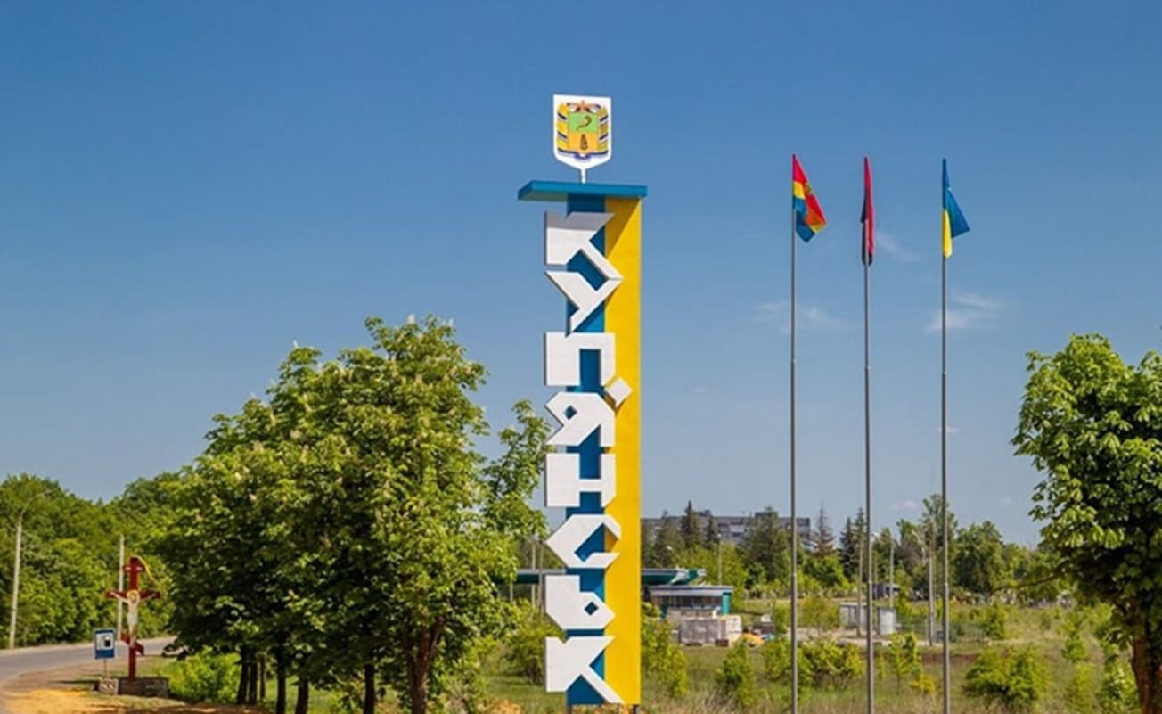 Россия распространила видео с оккупантом и триколором в Купянске: в ВСУ объяснили, что происходит